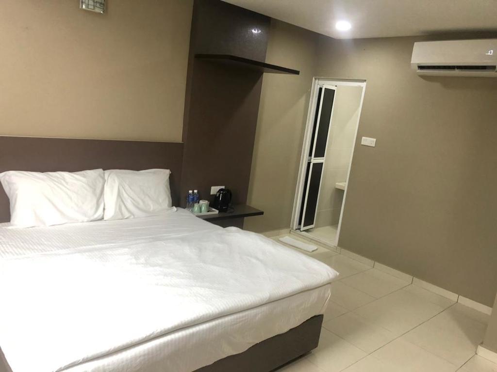 Tropika Garden Hotel Kulai Johor Bahru Bagian luar foto