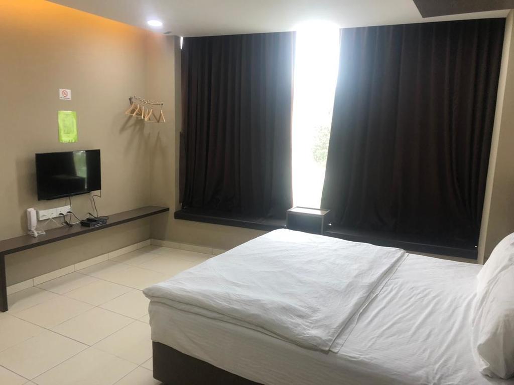 Tropika Garden Hotel Kulai Johor Bahru Bagian luar foto